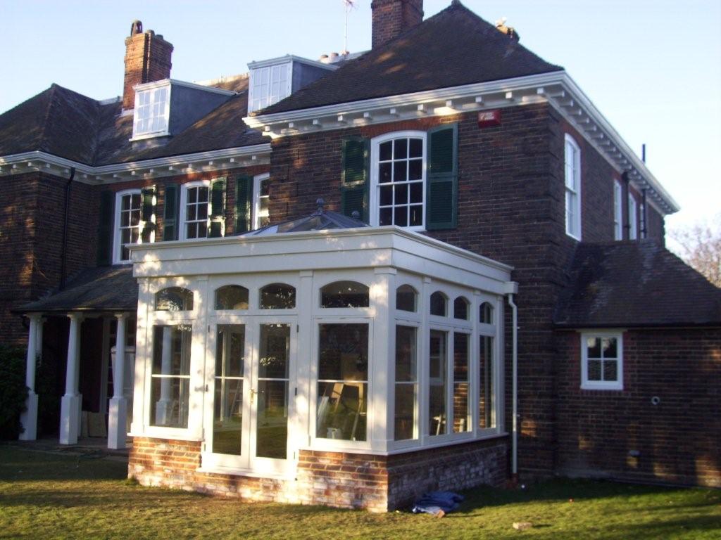 What is the Difference Between Conservatories and Orangeries? 1