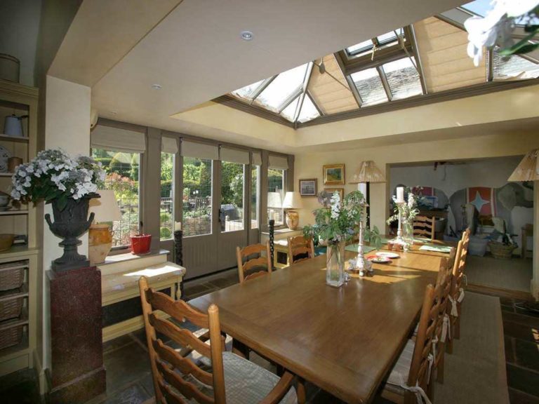 advantages-and-disadvantages-of-pine-wood-for-conservatories